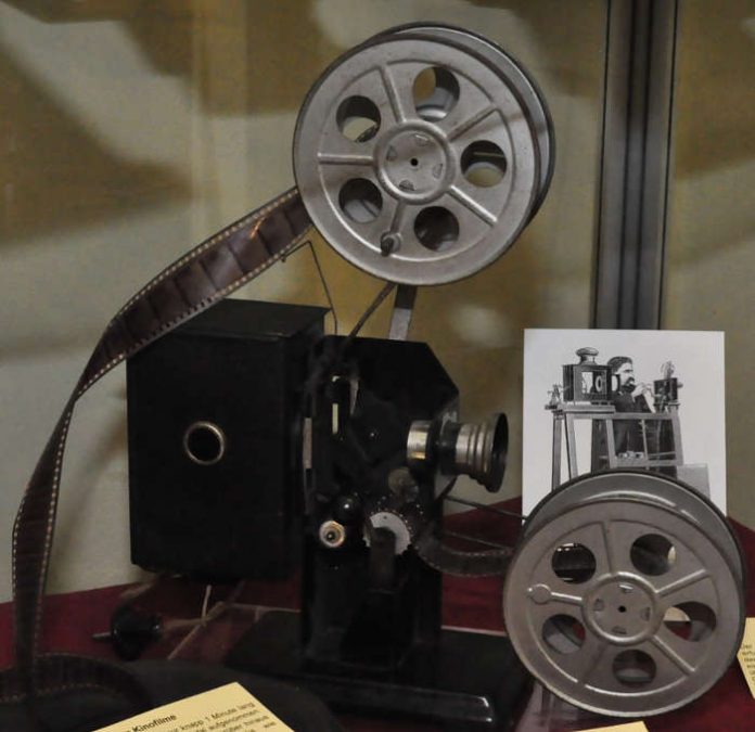 Zum Ende der Ausstellung werden historische Stummfilme gezeigt. (Foto: Stadtmuseum Neustadt)