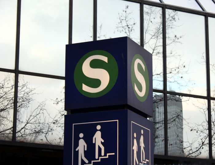 Symbolbild, S-Bahn, Zeichen, neutral © Dorian Krauss on Pixabay