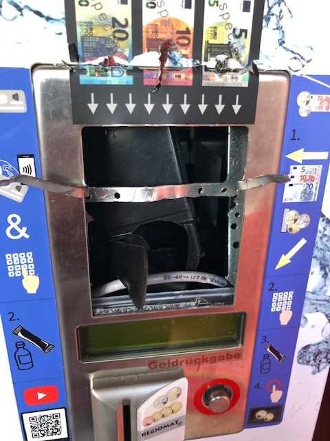 aufgebrochener Automat