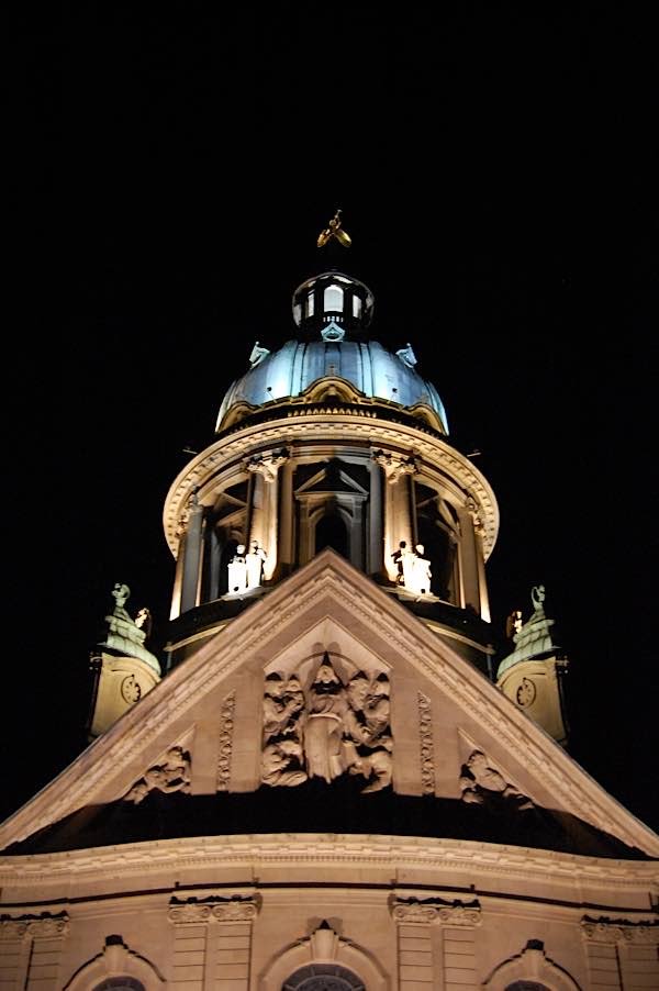 Christuskirche bei Nacht (Foto: Bezirkskantorat Mannheim)