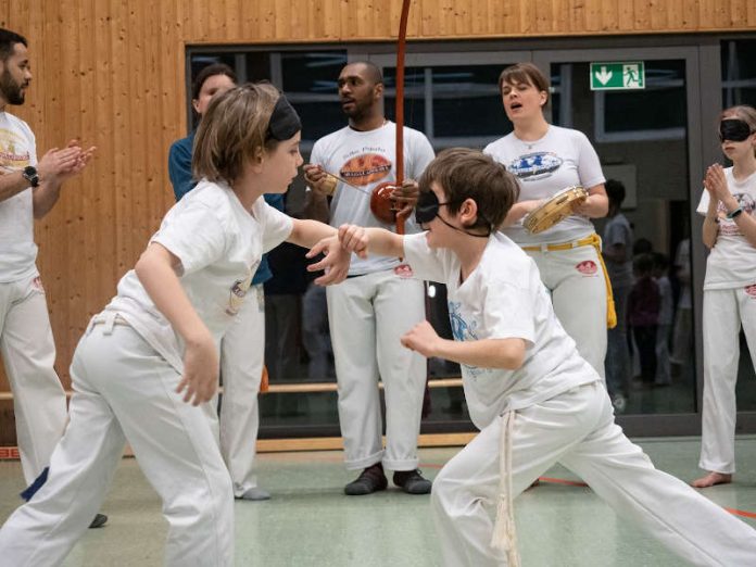 Beim Training lernen die Kinder, ein Gefühl für ihre anderen Sinne zu entwickeln (Foto: Cyril Bitterich)