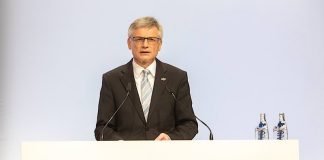 Hauptversammlung in besonderen Zeiten: MVV-Vorstandsvorsitzender Dr. Georg Müller bei seiner Rede im Mannheimer Rosengarten. (Foto: MVV Pressebild)