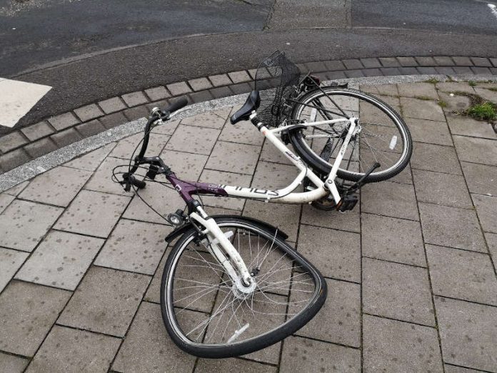 Das Fahrrad wurde beschädigt (Foto: Polizei RLP) Das Fahrrad wurde beschädigt (Foto: Polizei RLP)