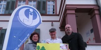Spendenübergabe (Foto: Cora Hutera)
