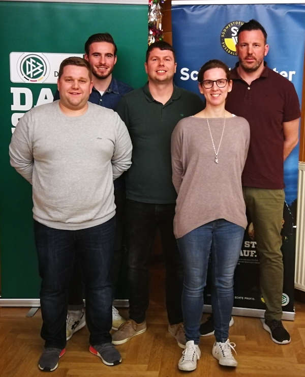 Der neue Kreis-Schiedsrichter-Ausschuss Rhein-Pfalz: Sven Tritt, Tom Bauer, Jens Schmidt, Nicole Maurer und Daniel Heil (von links) – Adrian Kokott war verhindert. (Foto: SWFV)