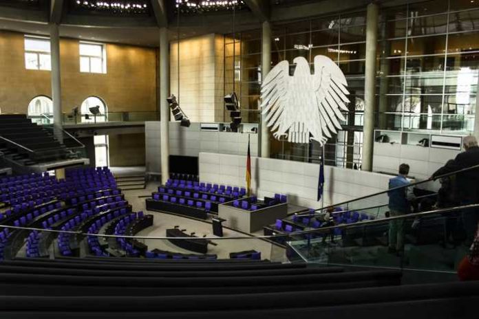 Symbolbild, Bundestag, Bundesadler, Regierung (pxhere)