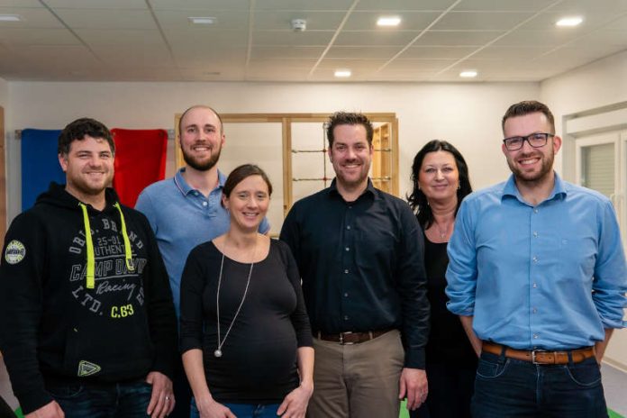 Der neu gewählte Vorstand: (v.l.) Gerald Schneider, Manuel Geißert, Nicole Dambach, Markus Merkler, Elfi Lützel, Christian Gerwy (es fehlt: Sarah Katzenberger) (Foto: Förderverein Kita Haselmäuse)