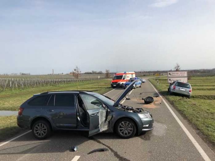 pol-pdld-schwerer-verkehrsunfall-auf-k32