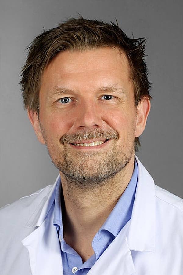 Dr. med. Philip Kunkel leitet die Sektion Pädiatrische Neurochirurgie. (Foto: UMM)