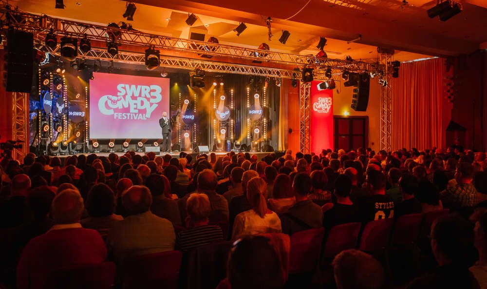 Die große Bühne in der Salierhalle in Bad Dürkheim (2019) (Foto: SWR/Niko Neithardt)