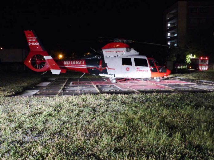 Der Landeplatz wurde von der Feuerwehr ausgeleuchtet (Foto: Feuerwehr Neustadt) Der Landeplatz wurde von der Feuerwehr ausgeleuchtet (Foto: Feuerwehr Neustadt)