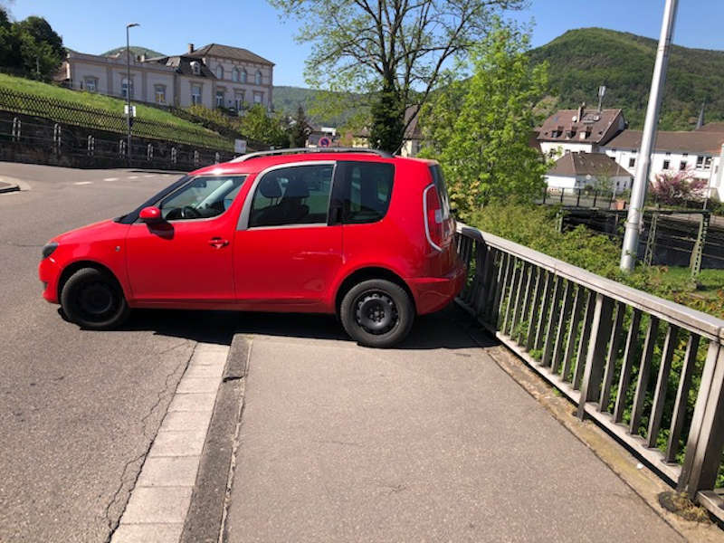 Verunfalltes Fahrzeug (Foto: Polizei RLP)