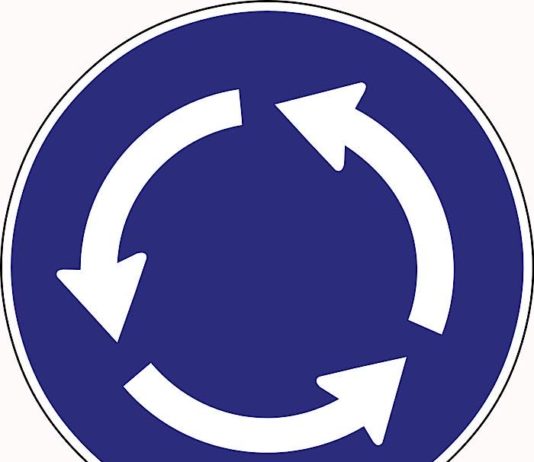 Symbolbild Kreisverkehr Schild (Foto: Pixabay)
