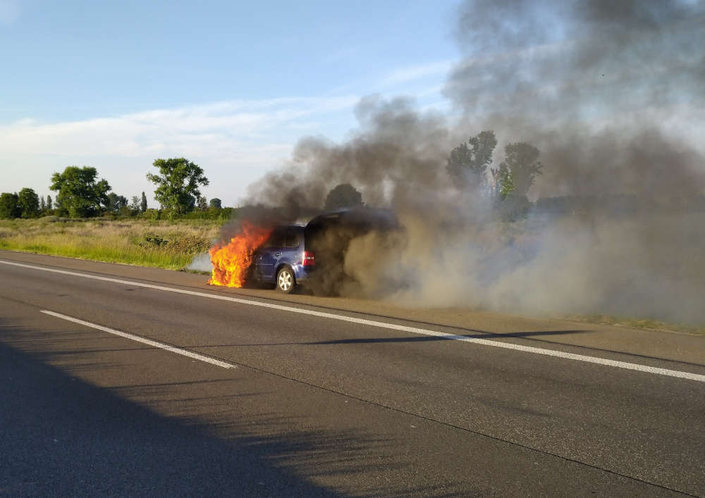 Brennender PKW (Foto: Polizei RLP)