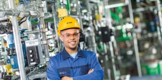 Eine Ausbildung als Chemikant bei BASF? Dafür hat sich auch Luca Boukari entschieden. Für diesen Beruf gibt es auch für 2020 noch freie Plätze. (Foto: BASF)