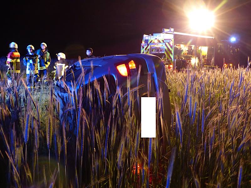 Der verunfallte PKW (Foto: Feuerwehr Neustadt)