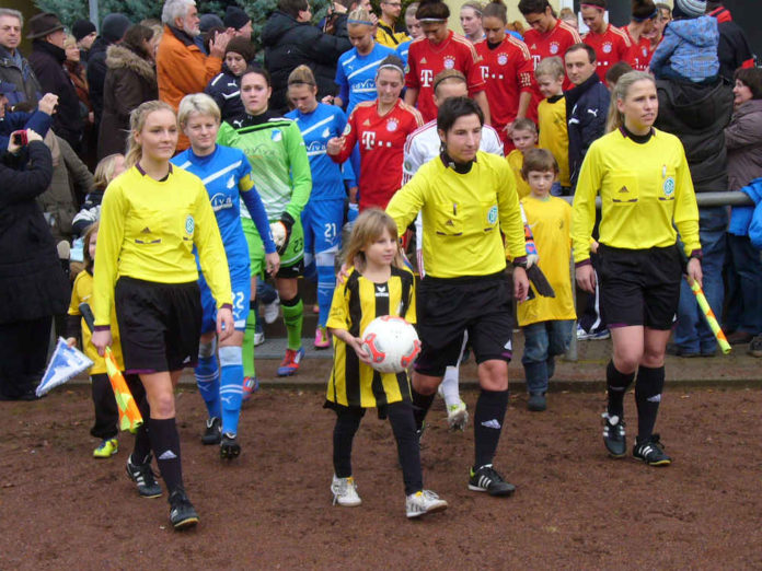 Der FC Bayern bei einem seiner ersten Gastauftritte bei der TSG Hoffenheim, im Dezember 2012. (Foto: Hannes Blank)