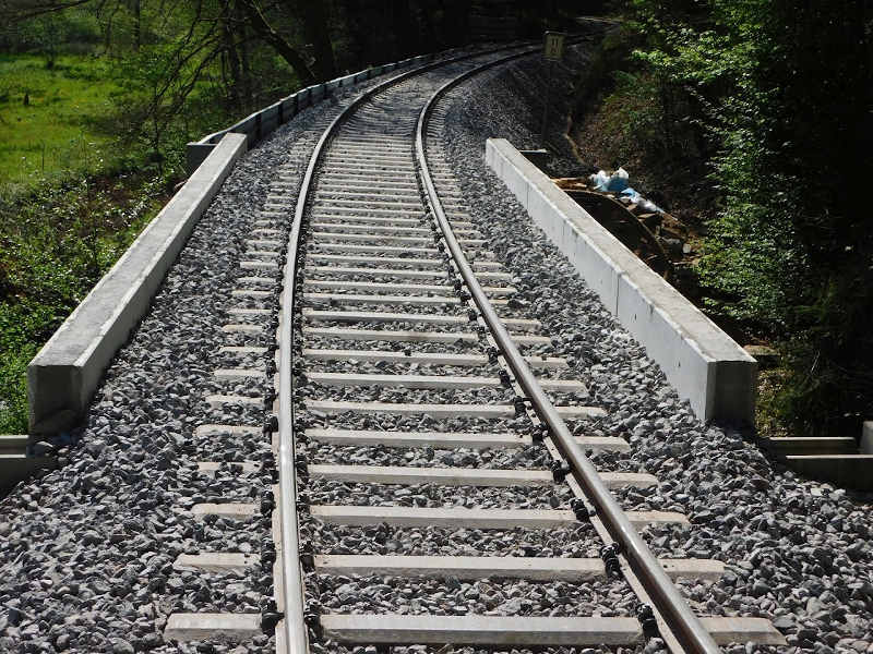 Neues Gleis im Bereich der Brücke (Foto: Kuckucksbähnel Bahnbetriebs GmbH)
