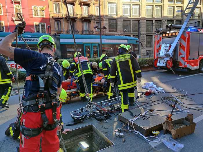 Personenrettung Baseler Platz © Feuerwehr Frankfurt am Main