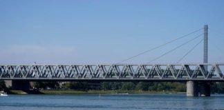 Rheinbrücke Karlsruhe-Maxau (Foto: Reinhard Schnell)