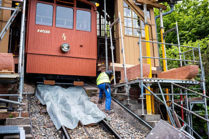 Sandstein-Arbeiten an der Station Königstuhl (Foto: Tobias Dittmer)