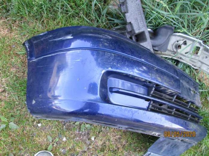 Wer kann Angaben zur Herkunft der bei Schönbach im Feld entsorgten Fahrzeugteile machen?-2- Wer kann Angaben zur Herkunft der bei Schönbach im Feld entsorgten Fahrzeugteile machen?-2-
