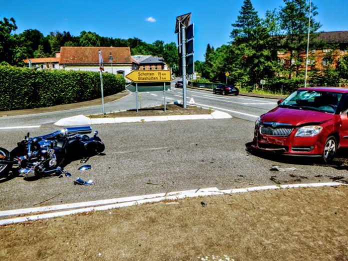 Zu einem Verkehrsunfall zwischen PKW und KRAD kam es am Vatertag in Hirzenhain