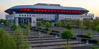 SAP Arena Mannheim in Rot (Foto: SAP Arena/Binder)