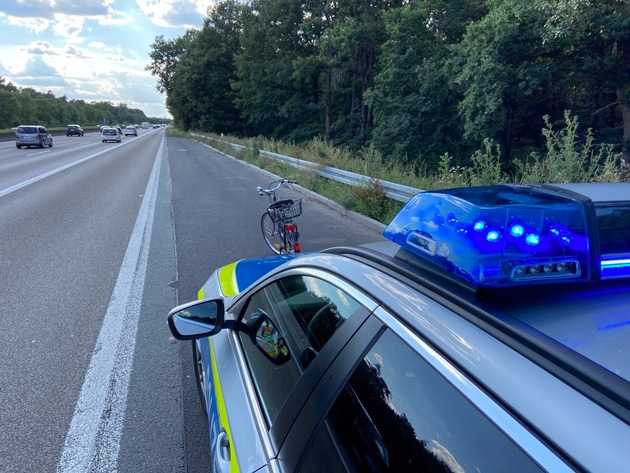 Das Fahrrad auf der Autobahn