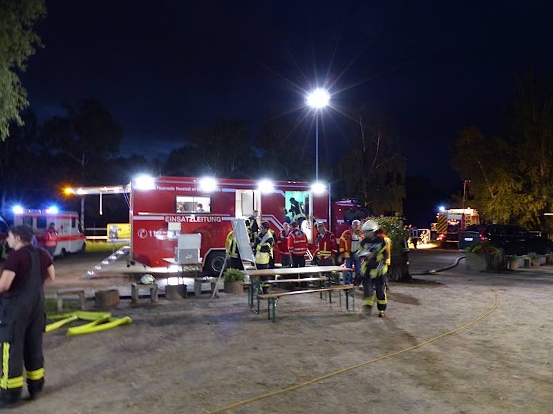 Einsatzleitung (Foto: Feuerwehr Neustadt)