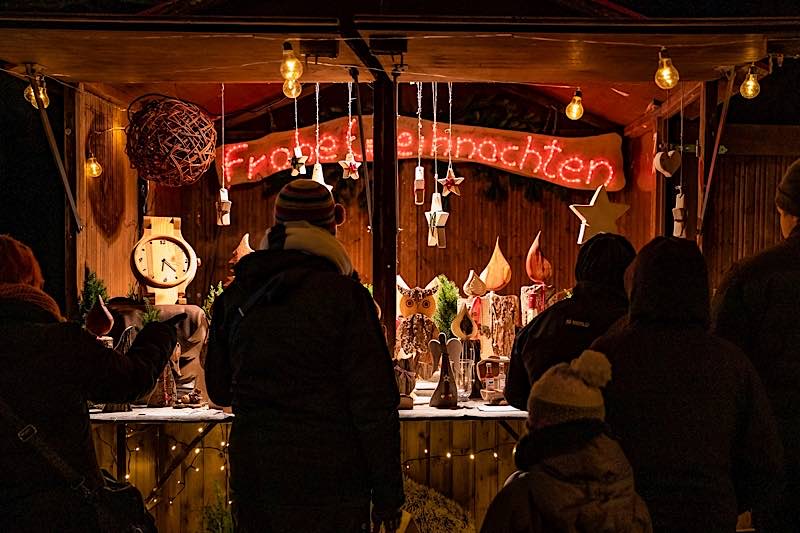 „Frohe Weihnachten“, Waldweihnacht 2018 (Foto: Landesforsten.RLP.de/Jonathan Fieber)