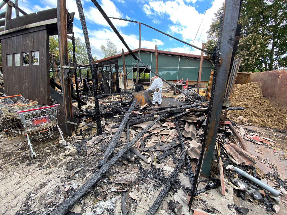 Brandschuttuntersuchung (Foto: Polizei RLP)