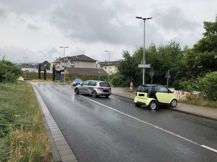 pol-pdkh-verkehrsunfall-mit-2-verletzten-fahrzeugf-hrern