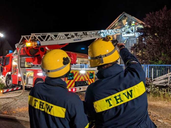 Helfer erkunden die Lage © THW Speyer