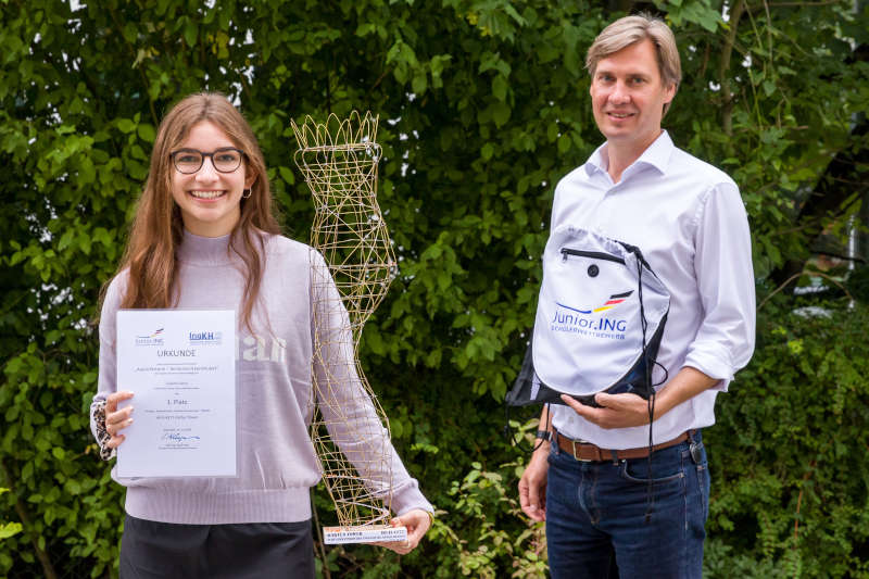 Cosima Dorn und Mark Erik Bouman (Ingenieurkammer Hessen) (Foto: Ingenieurkammer Hessen/Torsten Reitz)