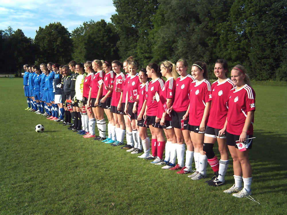 Frauenfußballerinnen sehen dem Saisonstart entgegen - vorher muss aber noch über den Gewinn des Verbandspokals 2020 entschieden werden. (Foto: Hannes Blank)