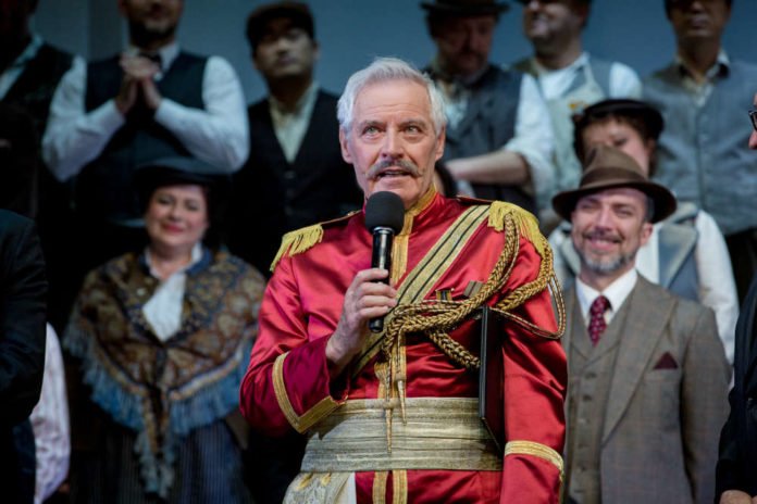 Pavel Fieber bei der Verleihung der Ehrenmitgliedschaft des Badischen Staatstheaters im März 2017. (Foto: Felix Grünschloß)