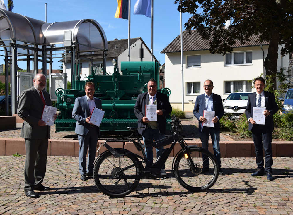 v. l. n. r. Manfred Gräf (Beigeordneter des Rhein-Pfalz-Kreises), Verbandsdirektor Ralph Schlusche (Verband Region Rhein-Neckar), Verkehrsstaatssekretär Andy Becht, Landrat Dr. Fritz Brechtel (Landkreis Germersheim) und Arno Trauden (Geschäftsführer LBM RLP).; (Foto: Wirtschaftsministerium RLP)