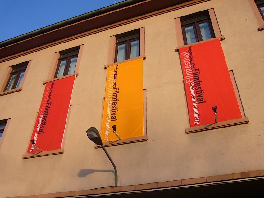 Fassadenbanner Internationales Filmfestival Mannheim-Heidelberg (Foto: Hannes Blank)