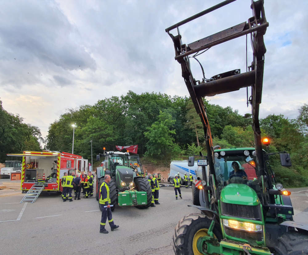 Neustadt Hambacher Schloss Waldbrandübung Feuerwehr (Foto: Reinhard Schnell)