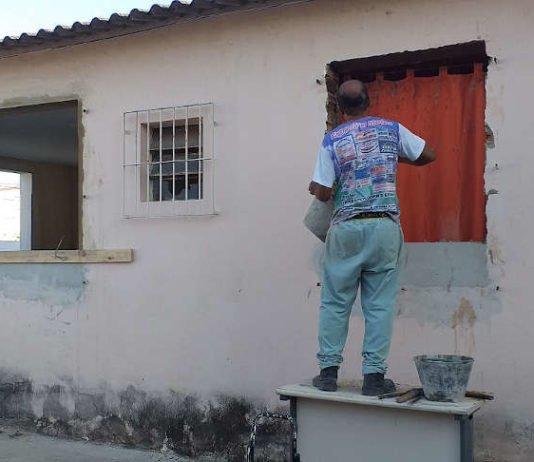 Die Renovierungsarbeiten beim Partnerverein von Capoeira-Karlsruhe in Campos dos Goytacazes in Brasilien sind im vollen Gange. Mit den Spenden der virtuellen Benefiz- Veranstaltungen können notwendige Sanitäranlagen gebaut werden. (Foto: Abadá- Capoeira Campos)