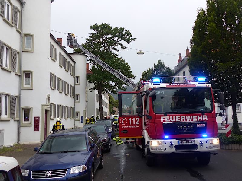 Eine Dachgeschosswohnung brannte (Foto: Feuerwehr Neustadt)