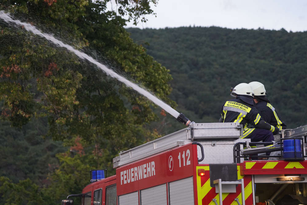 Neustadt Hambacher Schloss Waldbrandübung Feuerwehr (Foto: Reinhard Schnell)