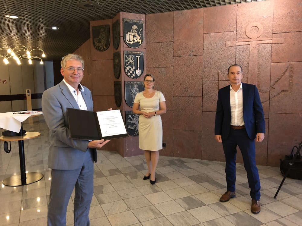 Finanzdezernent und Kämmerer Schwarz Bildungsministerin Hubig, ISB-Vorstand Dr. Link (von links nach rechts) (Foto: ISB)