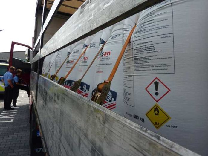 GI_Gefahrgutkontrollen_LKW mit Ammoniumnitratdünger