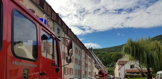 Die Einsatzstelle in der Rotkreuzstraße (Foto: Feuerwehr Neustadt)