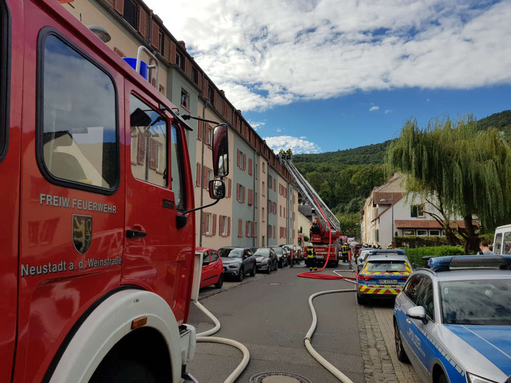 Die Einsatzstelle in der Rotkreuzstraße (Foto: Feuerwehr Neustadt)