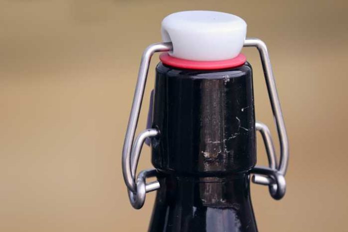Symbolbild Flasche © Manfred Richter auf Pixabay