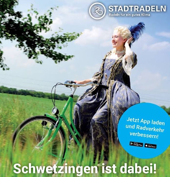 Barockdame auf Fahrrad (Foto: Stadt Schwetzingen, Fotograf Tobias Schwerdt)