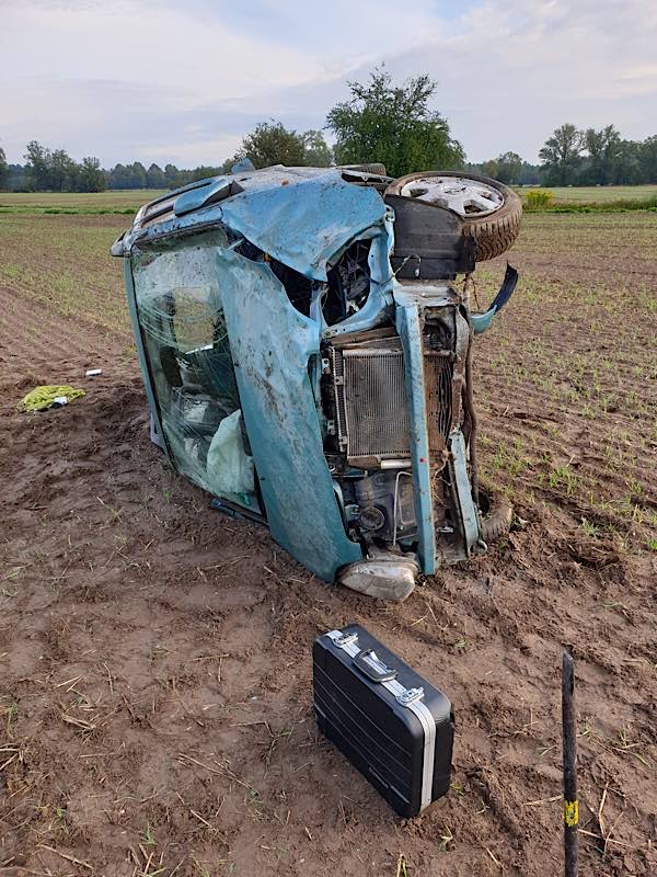 Das beschädigte Fahrzeuge (Foto: Polizei RLP)